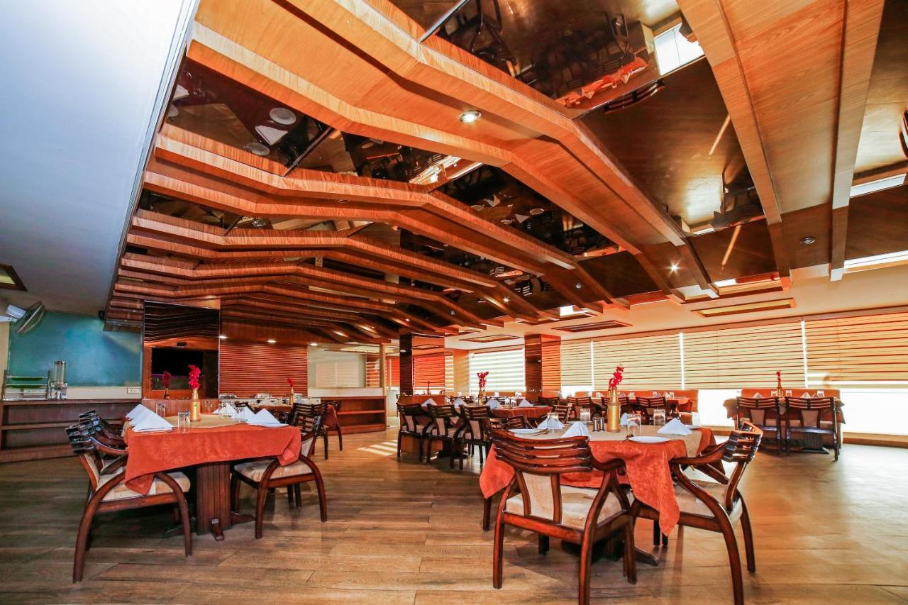 Hotel Shelter Gwalior Bagian luar foto