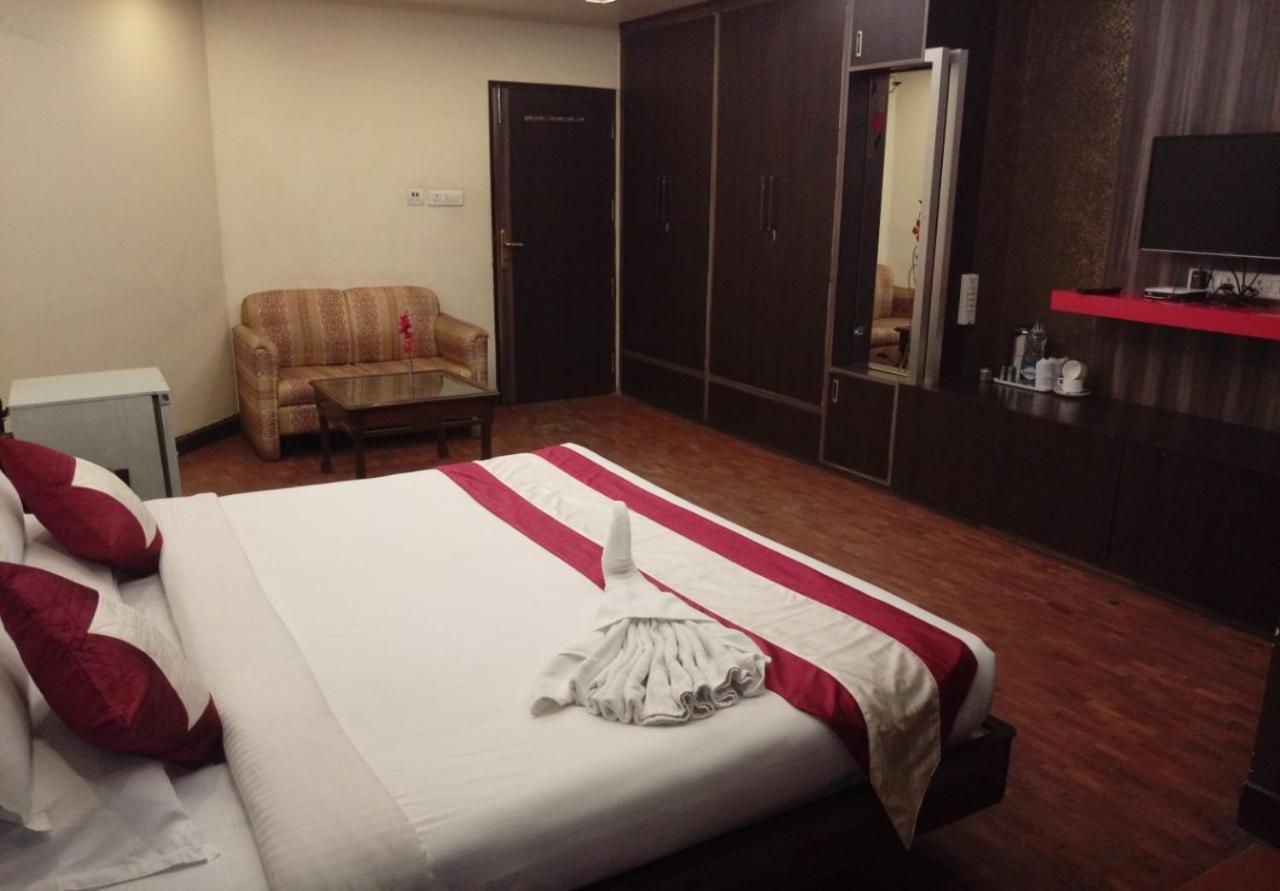 Hotel Shelter Gwalior Bagian luar foto