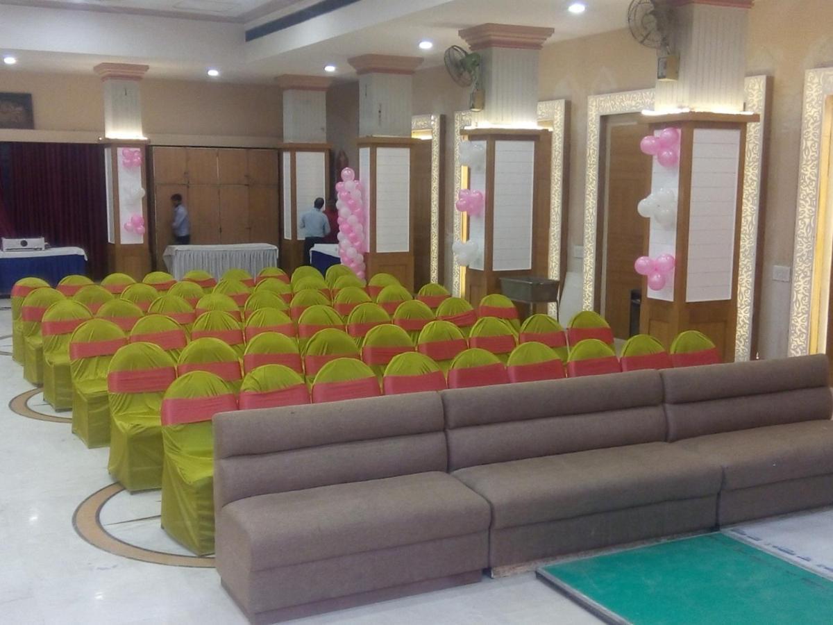Hotel Shelter Gwalior Bagian luar foto