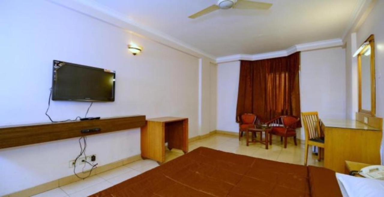 Hotel Shelter Gwalior Bagian luar foto