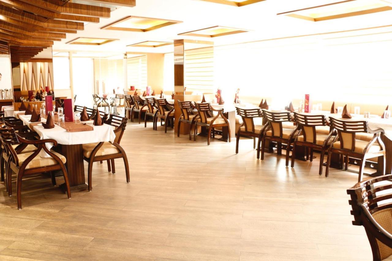 Hotel Shelter Gwalior Bagian luar foto