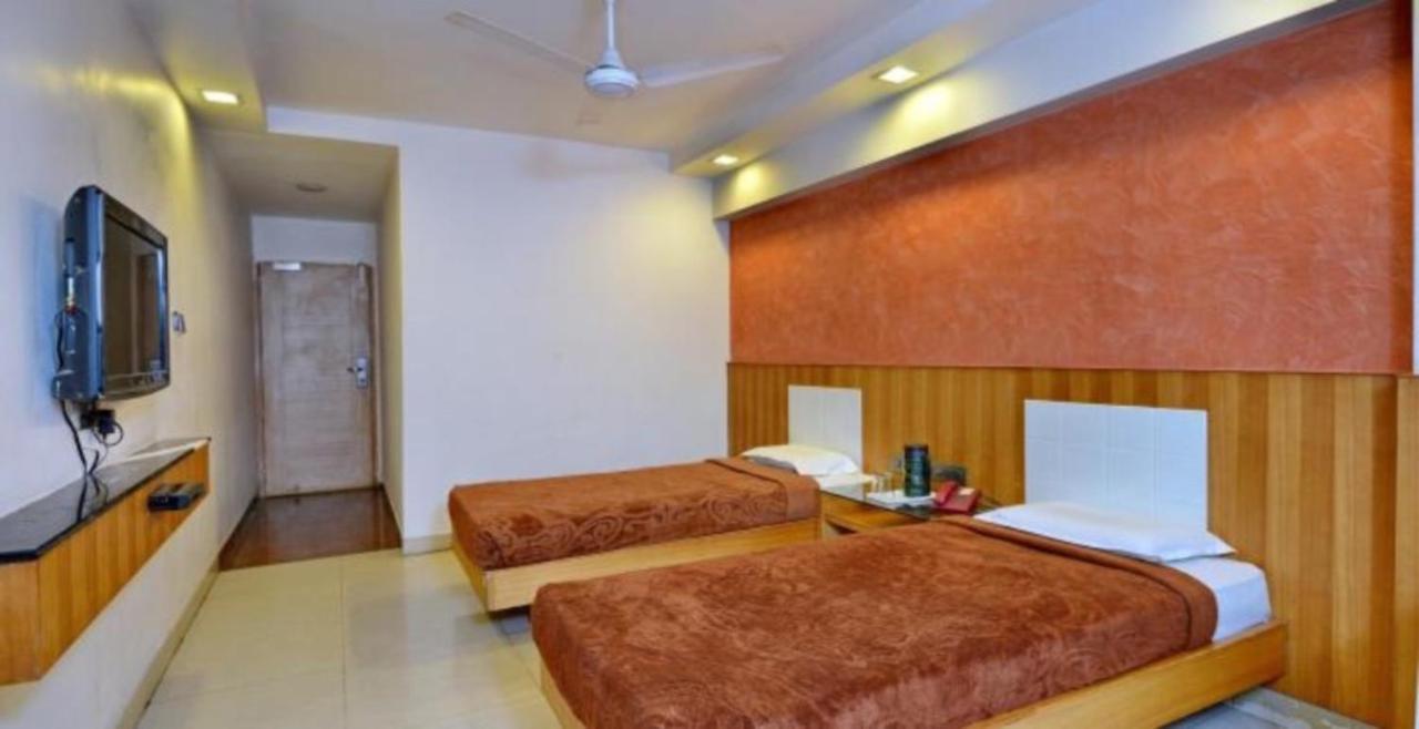 Hotel Shelter Gwalior Bagian luar foto