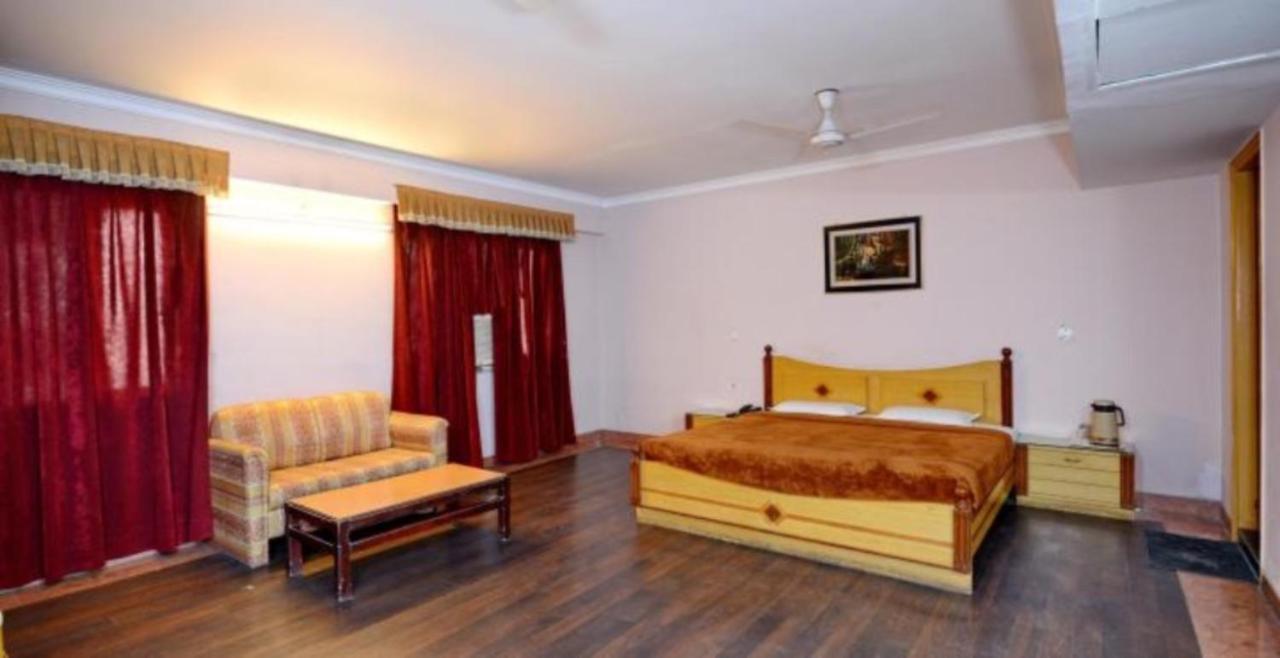 Hotel Shelter Gwalior Bagian luar foto